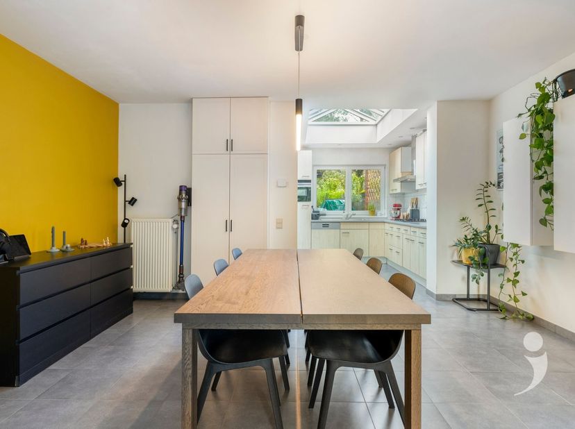 Welkom in deze gezellige en instapklare stadswoning, gelegen in het centrum van Leuven. Deze woning combineert de charme van een stadswoning met heden