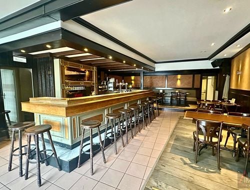                                         Rez-de-chaussée commercial à louer à Helchteren, € 1.000
