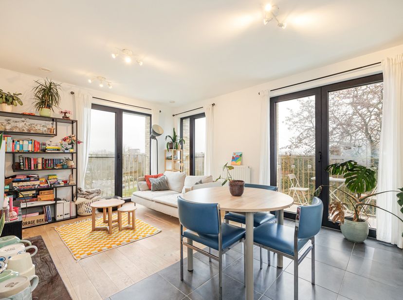 Modern 1-slaapkamerappartement met terras<br />
Gelegen op een toplocatie nabij winkels en voorzieningen aan de Plantin en Moretuslei, met vlotte bere