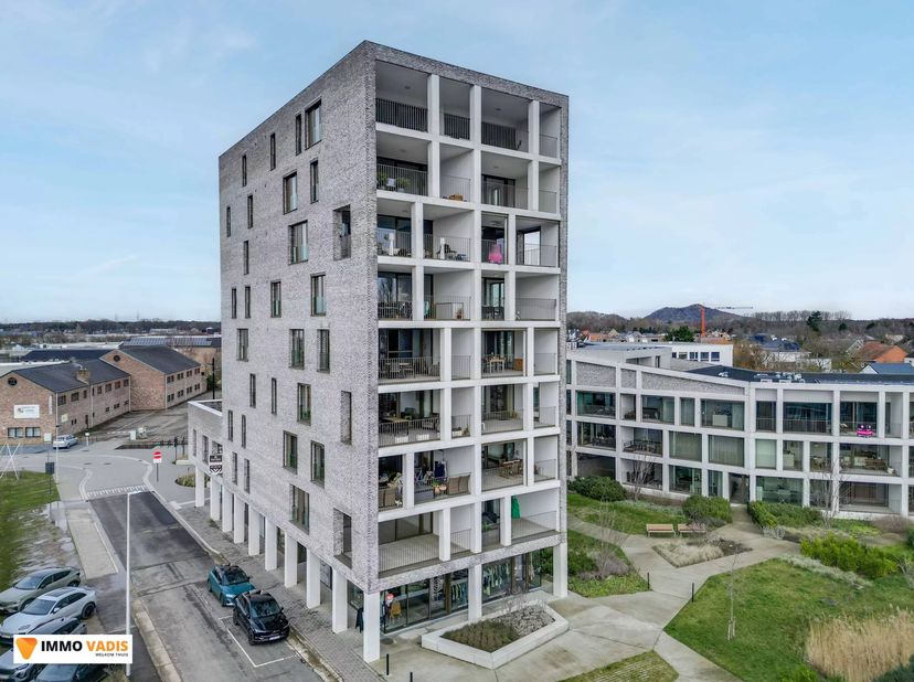 ***verkoop onder registratierechten***<br />
Instapklaar BEN-appartement met 2 slaapkamers, 2 terrassen en autostaanplaats in hartje Beringen: Blijkst