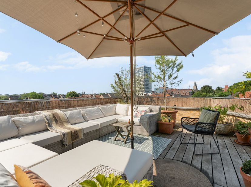 Deze luminieuze penthouse is de absolute top voor wie op zoek is naar een appartement in de Kempen op centrumlocatie, voorzien van alle comfort. U kom