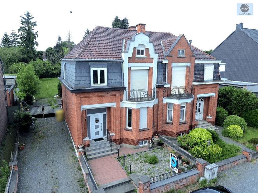 INSTAPKLARE WONING MET 3 SLAAPKAMERS EN TUIN<br />
Richtprijs : 299.000 euro<br />
Deze woning is ideaal gelegen in de nabijheid van scholen, winkels
