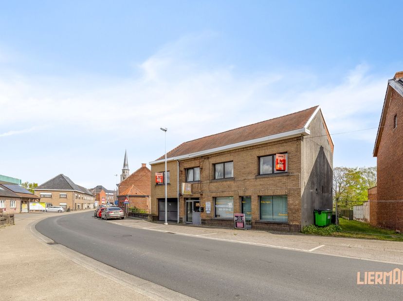 Op een commerciële en centraal gelegen locatie in Burst, met vlotte bereikbaarheid en alle dagelijkse voorzieningen in de onmiddellijke omgeving, stel