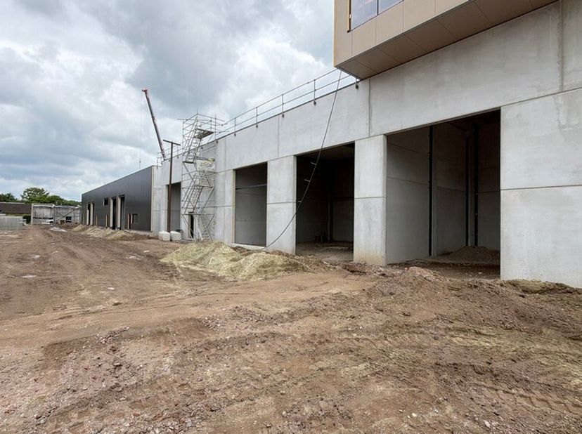 557,07m² nieuw te bouwen magazijn<br />
Ligging: op voormalige Martal site, aan N1 met vlotte verbinding naar stadsring R6 en E19<br />
Specificaties: