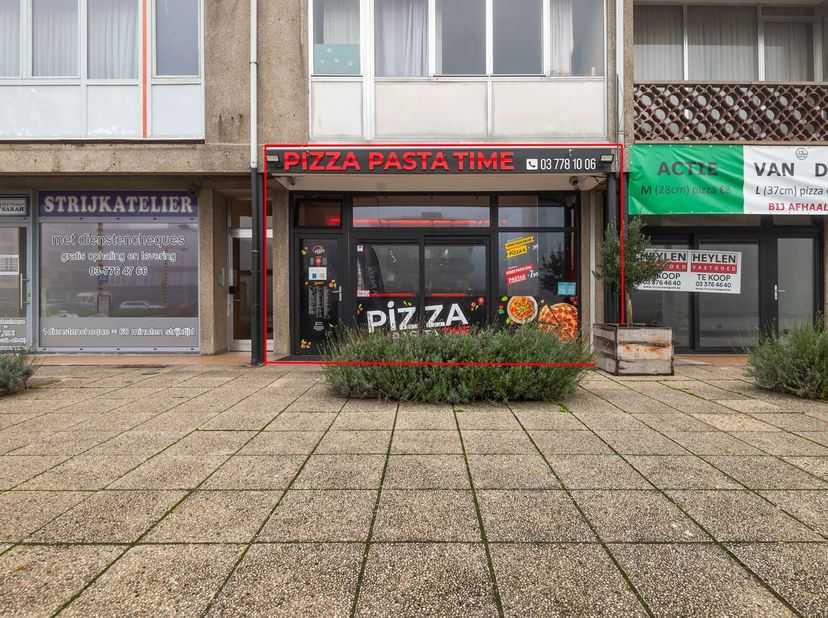 Handelsgelijkvloers op centrale locatie te Deurne! <br />
<br />
Deze commerciële ruimte is gelegen op de Bisschoppenhoflaan te Deurne. De ligging i