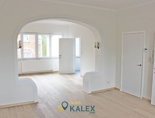                                         Appartement à louer à Woluwe-Saint-Pierre, € 960
