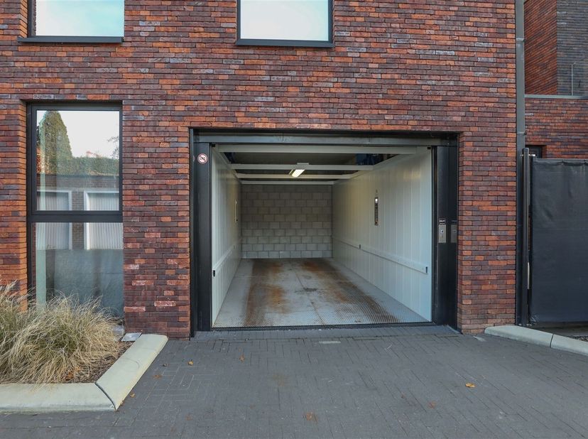 Autostaanplaats midden in het centrum van Hoeselt! <br />
<br />
Midden in de gezellige dorpskern van Hoeselt bevindt zich het gloednieuwe project r