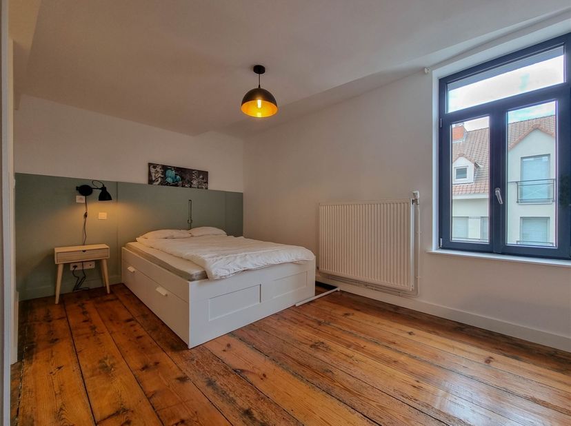COLIVING - Magnifique maison de caractère située en plein centre-ville de Tournai et entièrement rénovée en 2021. Cette maison aménagée en 'COLIVING"
