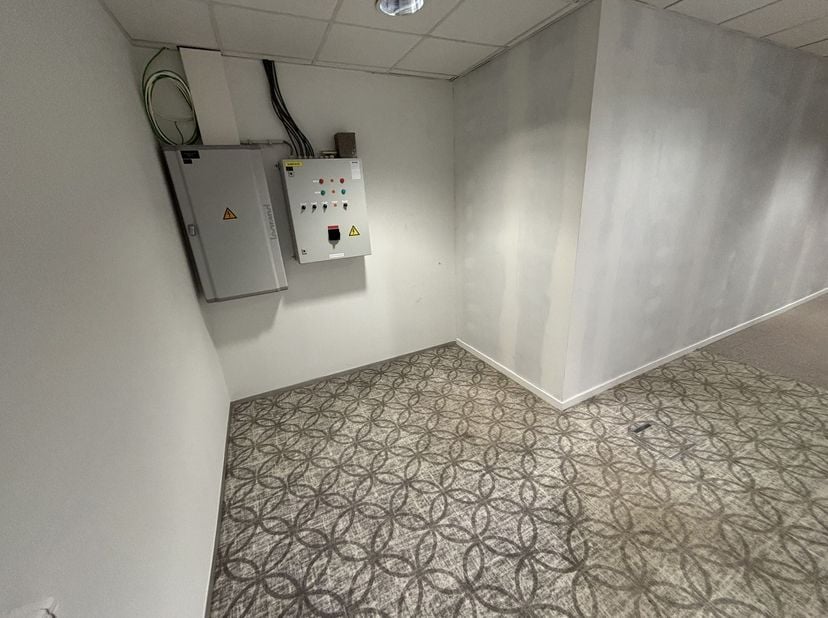 Gunstig gelegen kantoorruimte, ideaal voor een groepspraktijk<br />
<br />
Ligging: Deze kantoorruimte bevindt zich in het centrum van Westerlo, een