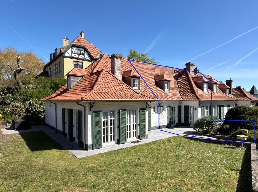 C'est dans la résidence de villas Waterding, située à l'une des adresses les plus prisées du quartier de la Concession, que se trouve cette maison au