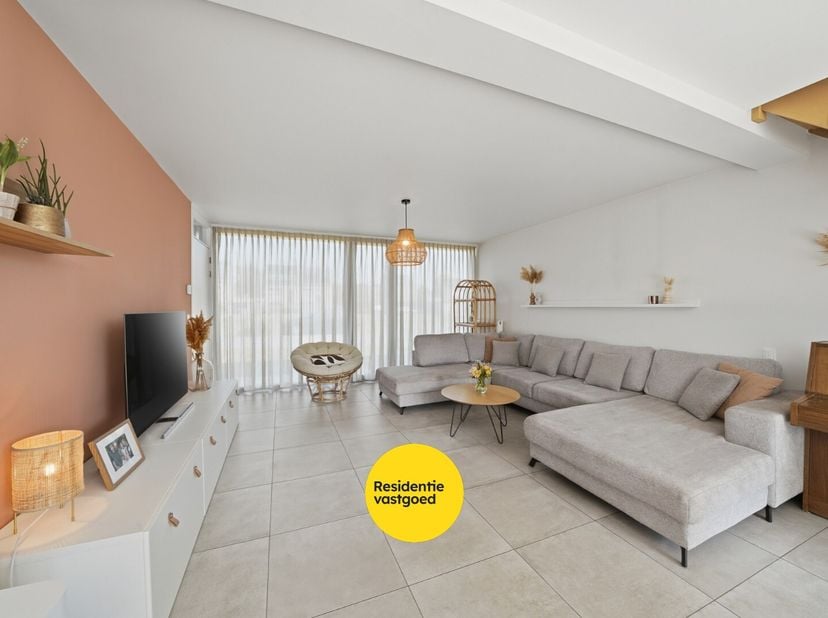 Instapklare woning (bwj 2011) met 3 ruime slaapkamers in Zandvoorde<br />
Gelegen in de rustige Boomgaardlaan 43 te Zandvoorde, vindt u deze verzorgde