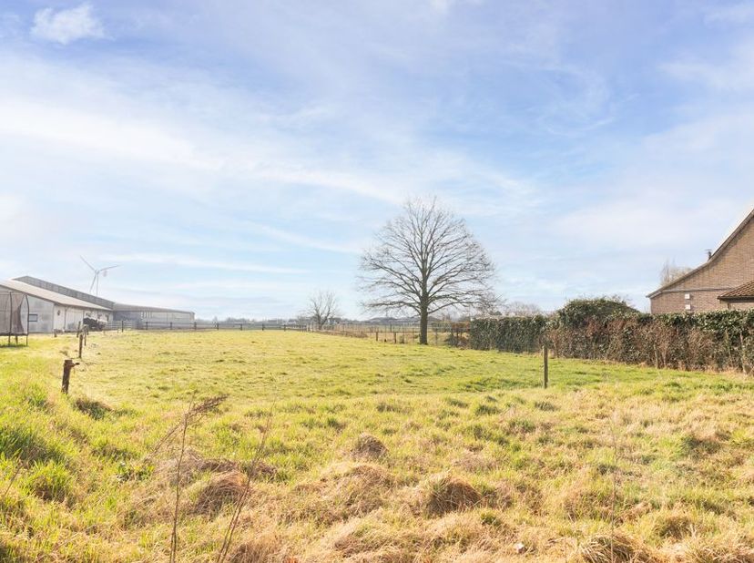 Bouw je droomwoning in Stabroek. Deze bouwgrond van 1.098 m² ligt in een rustige, groene omgeving en biedt volop mogelijkheden voor wie een eigen woni