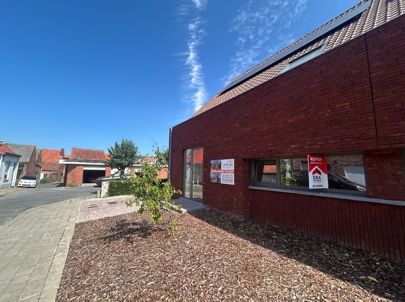 [[ CE BIEN PARTICIPE À LA JOURNÉE MAISONS OUVERTES ERA LE 13/6 DE 11:00 À 12:00 ]] maison prêt à l'emploi avec 4 chambres.Cette maison avec finition l