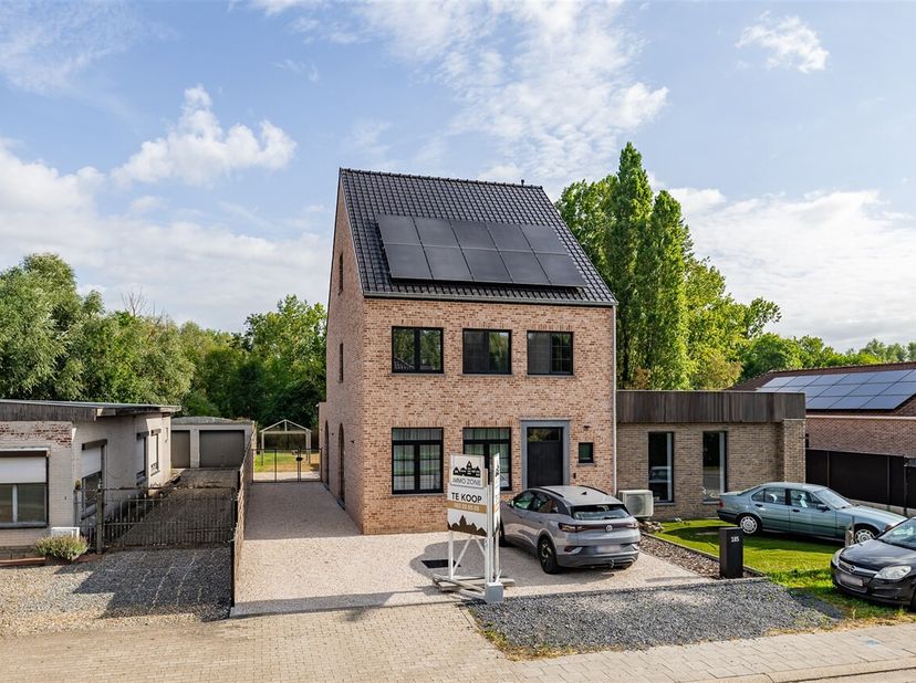 BEZOEKMOMENT WOENSDAG 19/08 TUSSEN 16U-18U30 (ENKEL OP AFSPRAAK).<br />
Deze prachtige nieuwbouwwoning te Stekene biedt een ideale combinatie van comf
