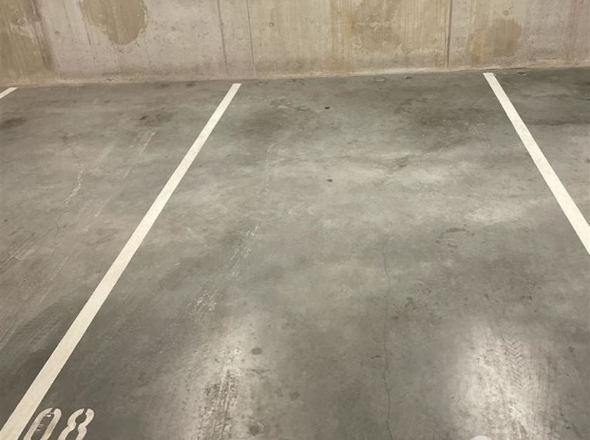 Recente open staanplaatsen aan het mooie stadspark Belle Vue.<br />
Ideaal gelegen op wandelafstand van het station, op een boogscheut van de campuss