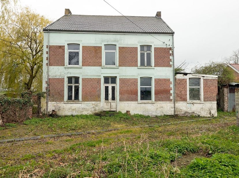 PRACHTIG GELEGEN AUTHENTIEKE WONING aan de Jeker - Stad TONGEREN-BORGLOON - vijftiende afdeling - Lauw: <br />
Een hoeve met aanhorigheden, op en met