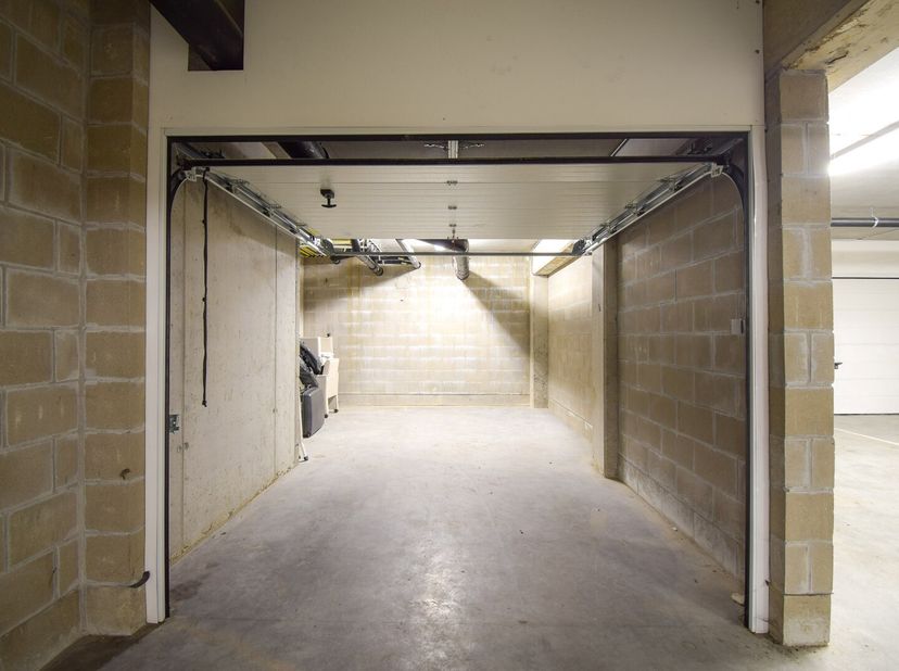 Garage à vendre
                    à 8470 Gistel