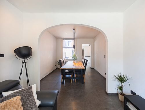                                         Maison à vendre à Burcht, € 298.000
