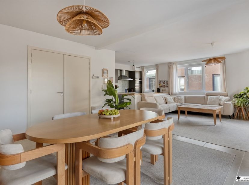 Ben je op zoek naar een instapklare moderne en lichte woning met 3 ruime slaapkamers en EPC A? Dan heeft dit pand alles wat je kan dromen.Deze typisch