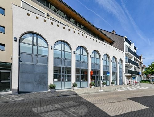                                        Bâtiment commercial à louer à Izegem, € 995

