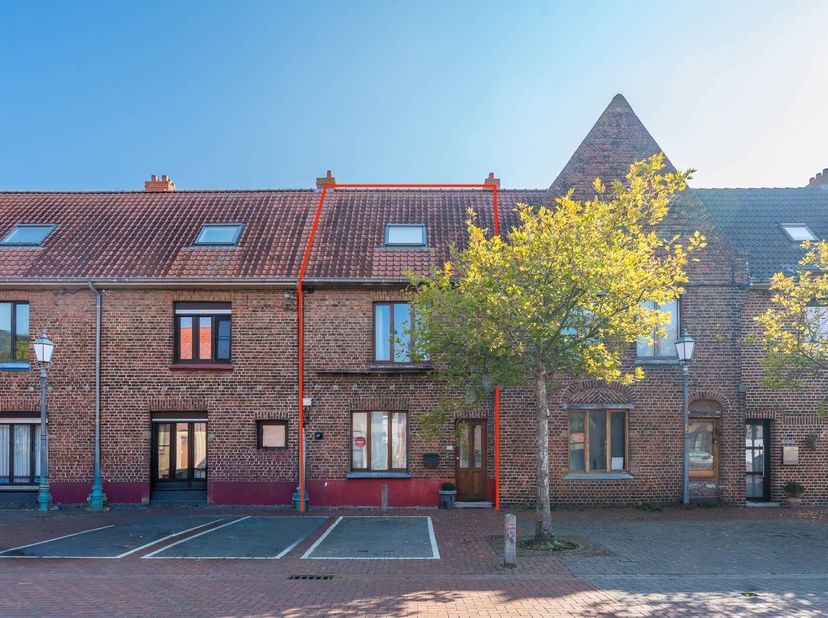 Instapklare woning met 3 slaapkamers en een charmant tuintje, in een kindvriendelijke omgeving. <br />
<br />
Indeling: <br />
*Gelijkvloers<br />
- i