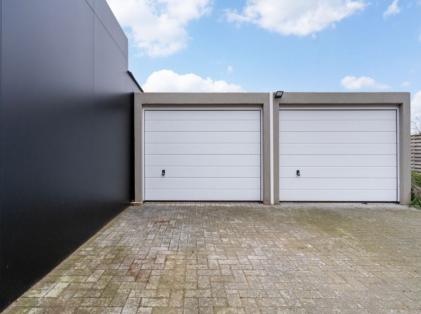 Garage te huur in Warandestraat 154 bus 1,
                    8560 Moorsele