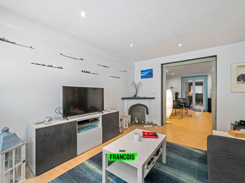 Dans la Brabantstraat se trouve cet appartement intéressant situé dans un emplacement particulièrement avantageux, à proximité des commerces, des tran