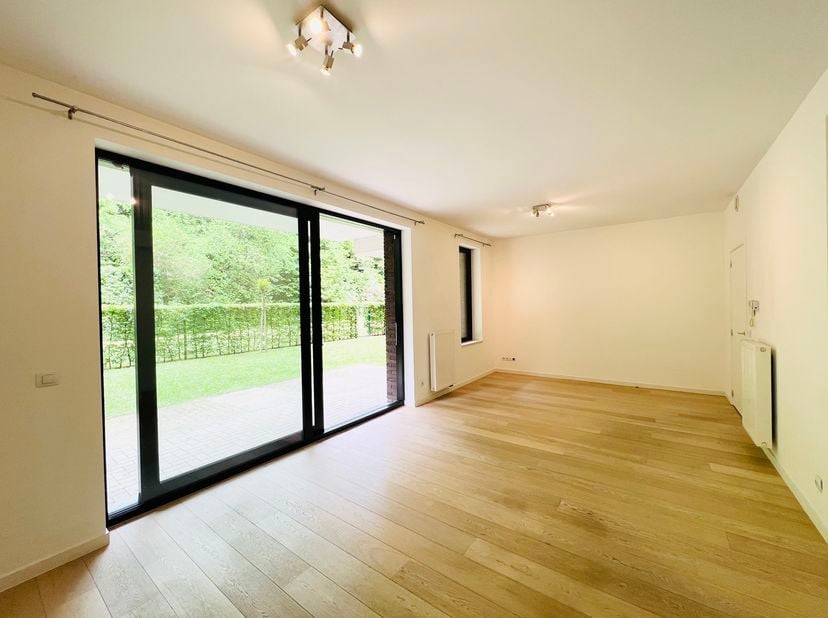 WOLUWE-SAINT-LAMBERT, idéalement situé proche de Roodebeek et du Woluwe Shopping, magnifique APPARTEMENT (2Ch/1Sdb/1Sdd) de ± 92 m² avec TERRASSE et J