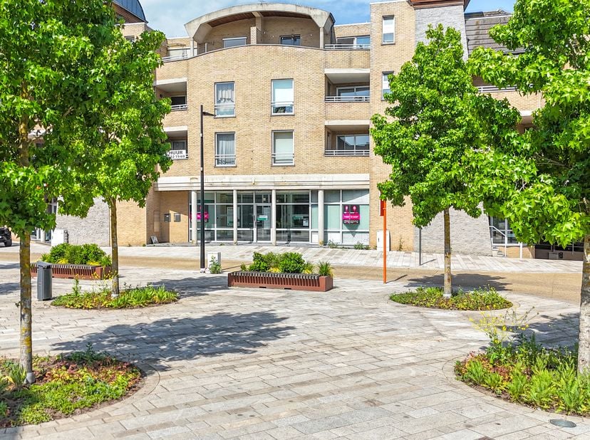 Dit voormalig bankkantoor (Fortis Bank) is gelegen op de Koerselsesteenweg 10 in Beringen, een zeer commerciële ligging met veel passage en uitstekend