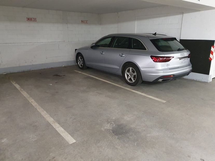 Garage te koop in ,
                    8300 Knokke