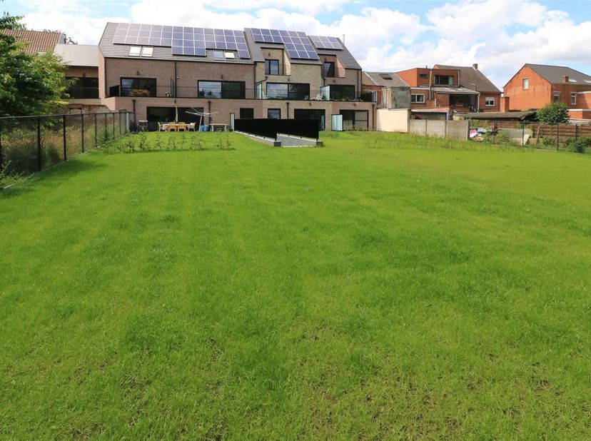 Gelijkvloers appartement met tuin en uniek zicht op de Maagdentoren gelegen in een nieuwe kleinschalige residentie.De ligging is een ideale startplaat