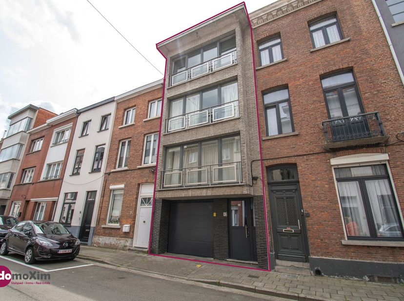 Opbrengsteigendom met 3 appartementen en garage nabij het station van Mechelen<br />
<br />
Ben je op zoek naar een interessante vastgoedinvestering