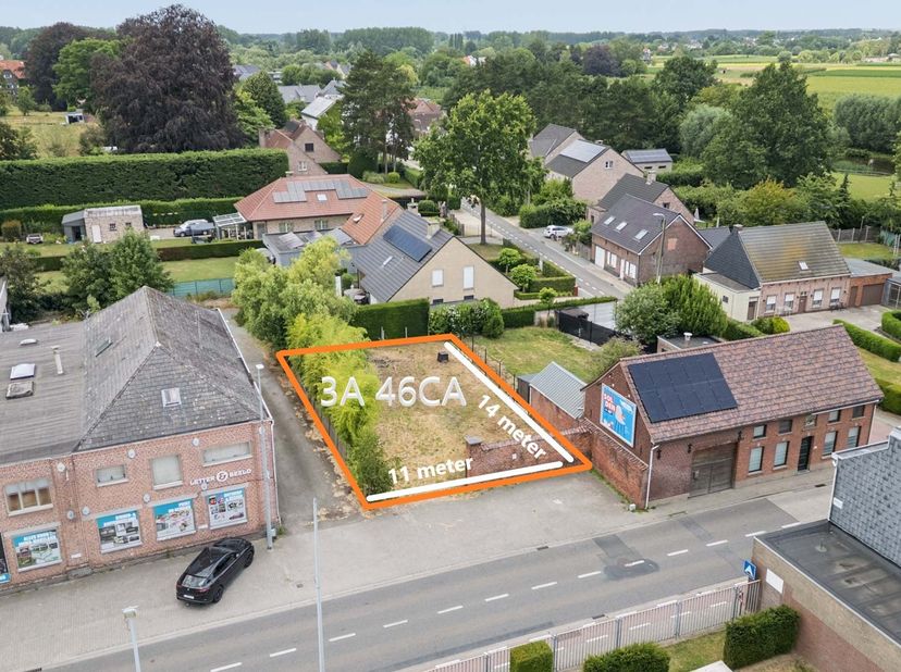 Deze bouwgrond is gelegen te Lebbeke (Wieze) en beschikt over een totaal oppervlakte van 3a46ca (lot 1) op verkavelingsplan. De ligging van de grond i