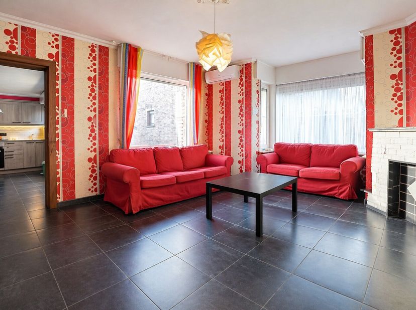 Alleenstaande woning met veel potentieel op een perceel van 655 m² te Houthulst<br />
In een rustige, groene omgeving bevindt zich deze alleenstaande