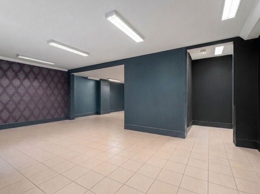 Te koop: Handelsruimte in Middelkerke, gelegen in residentie L'Aube. Deze handelsruimte op het gelijkvloers van residentie L'Aube biedt een interessan