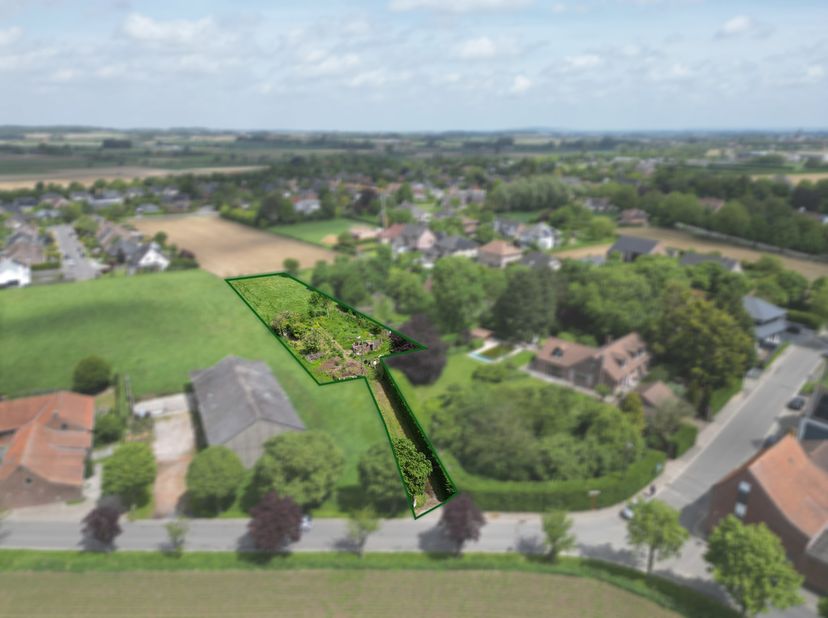 Ideaal gelegen in de wijk Malcense, biedt dit prachtige bouwperceel van 2.637 m² de perfecte mogelijkheid voor de realisatie van een individuele villa