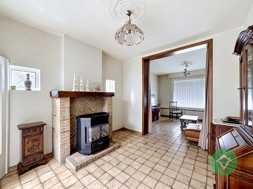 Deze woning is gelegen op een grondoppervlakte van 519 m² en bestaat uit: hall - living - keuken - badkamer - toilet - veranda - berging - terras - tu