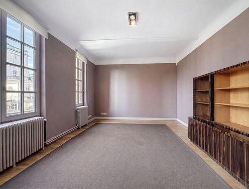                                         Atelier à louer à Woluwe-Saint-Pierre, € 900
