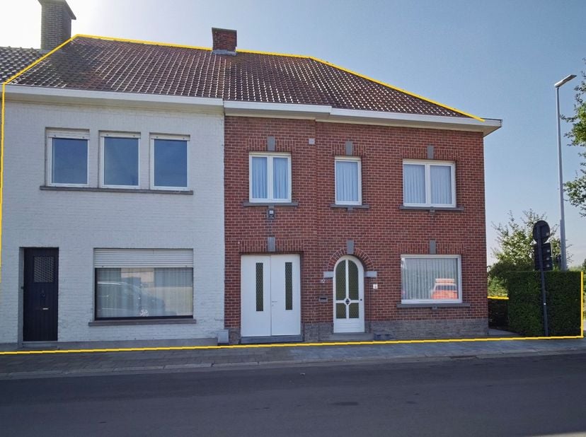 Huis te koop in Heerweg 82-84,
                    8560 Moorsele