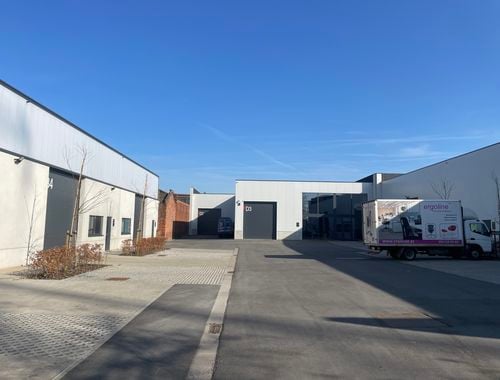                                         Bâtiment d’entreprise à louer à Merksem, € 3.400
