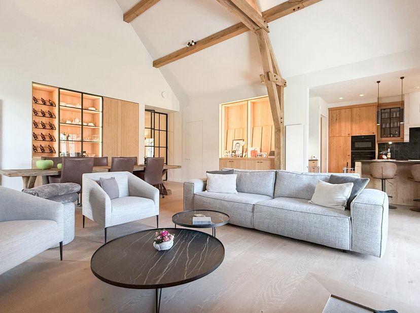Bij ImmoFusion 7/7 “open huis” : klik op onze 3D-TOUR.<br />
Ervaar vastgoed alsof je er zelf doorloopt!<br />
Welkom in deze prachtige gelijkvloerse
