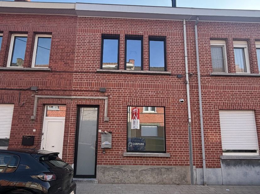 Maison spacieuse située à Menin, en bordure de ville et facilement accessible. Cette habitation bien entretenue propose une disposition pratique et de