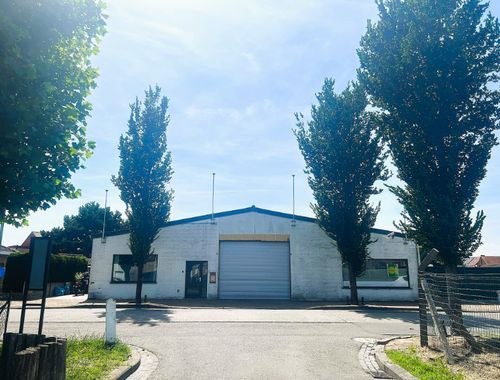                                         Entrepôt sans bureau à louer à De Panne, € 875
