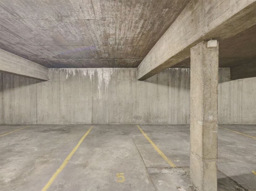 Cet appartement est à vendre dans la Wapenstilstandlaan à Berchem, à proximité du Te Boelaer Park. Dans les environs immédiats, il y a de nombreuses p