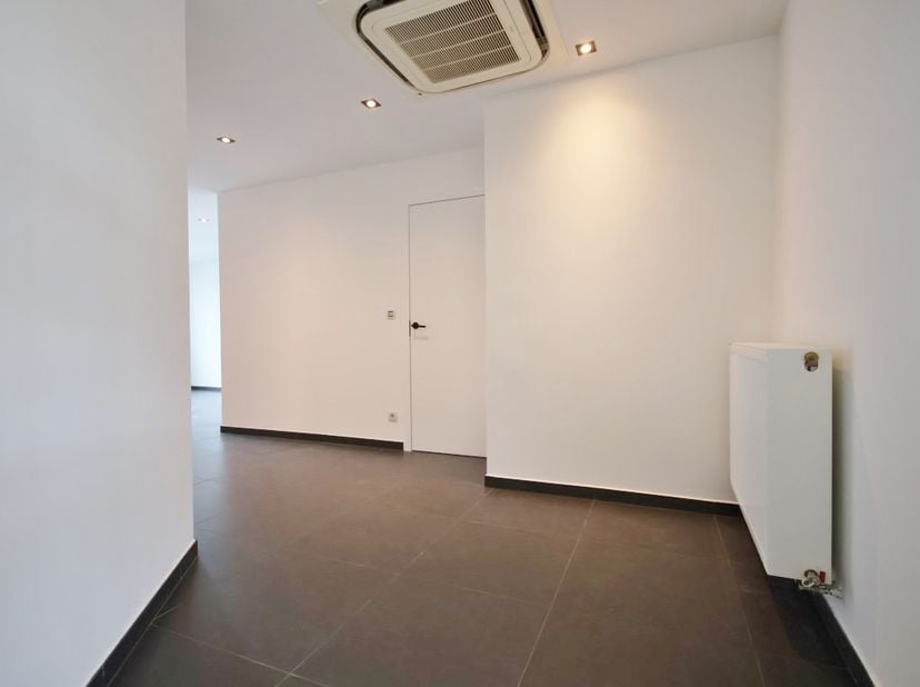 Op een rustige en centrale ligging, vlak bij het centrum van Wellen, bevindt zich dit verzorgde appartement in een vrijstaande woning. Op slechts enke