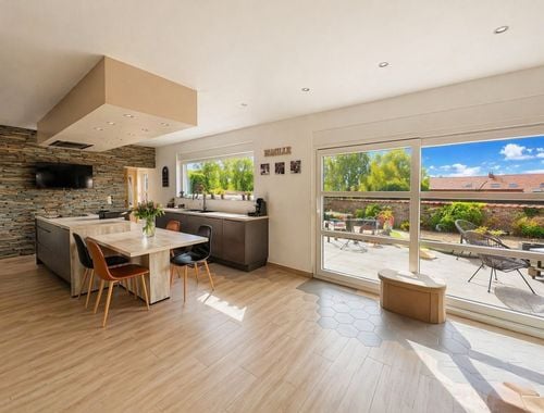                                         Maison à vendre à Esplechin, € 365.000
