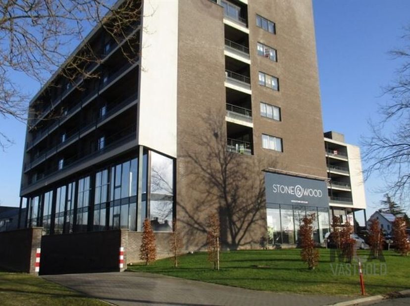 Instapklaar 2-slaapkamerappartement, ruim terras