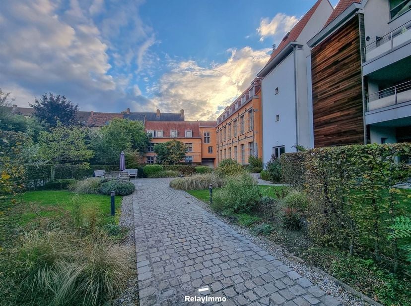 Très bel appartement de +/- 147 m2 situé au dernier étage d'une résidence de standing "Le Clos des Dominicains" bénéficiant d'une consommation énergét