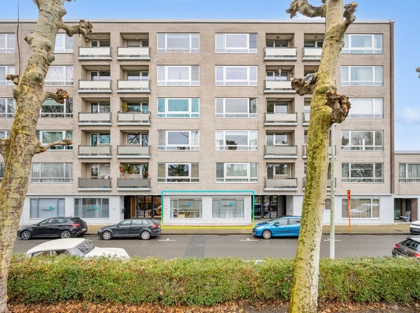 À VENDRE à LOKEREN : bénéficiant d'un emplacement idéal et stratégique, près du parc Princesse Joséphine-Charlotte et à 300 m à pied de la gare, cet e