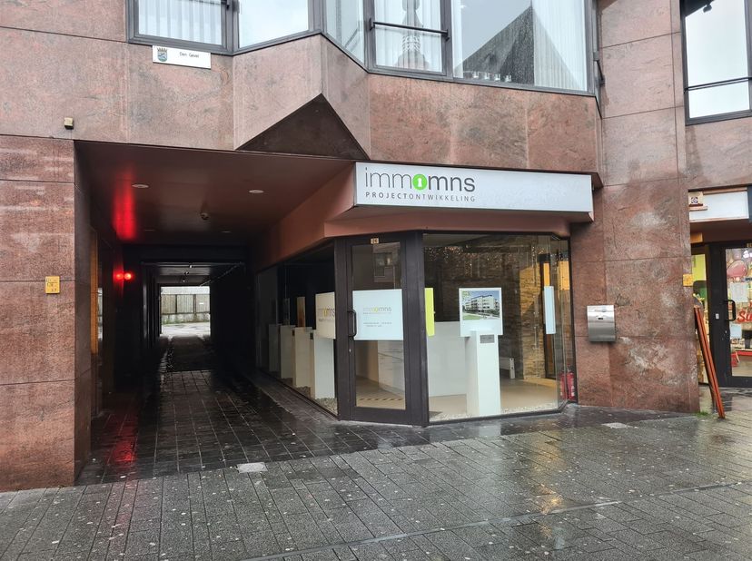 Prachtig commerciële ruimte op toplocatie in hartje Turnhout<br />
<br />
Ligging:<br />
Toplocatie = Hartje Turnhout.<br />
Dit commercieel pand